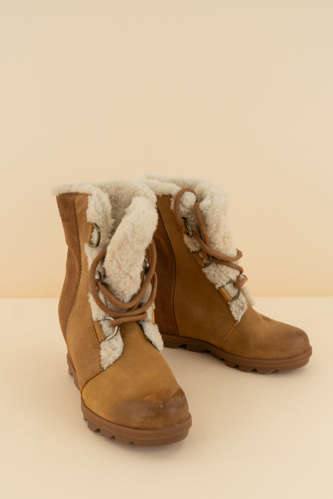 sorel brown suede boot sherpa lining (7.5; retail $225)