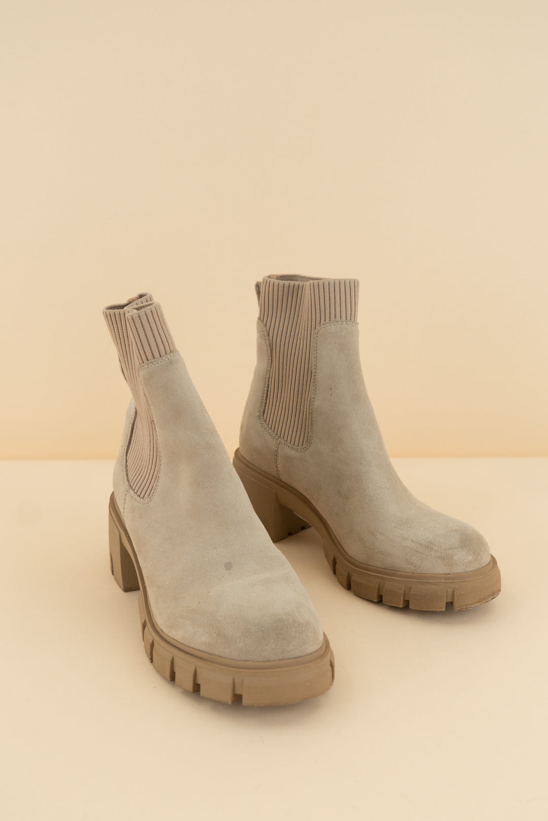 steve madden nude chelsea bootie (7.5; retail $100)
