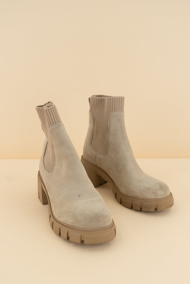 steve madden nude chelsea bootie (7.5; retail $100)