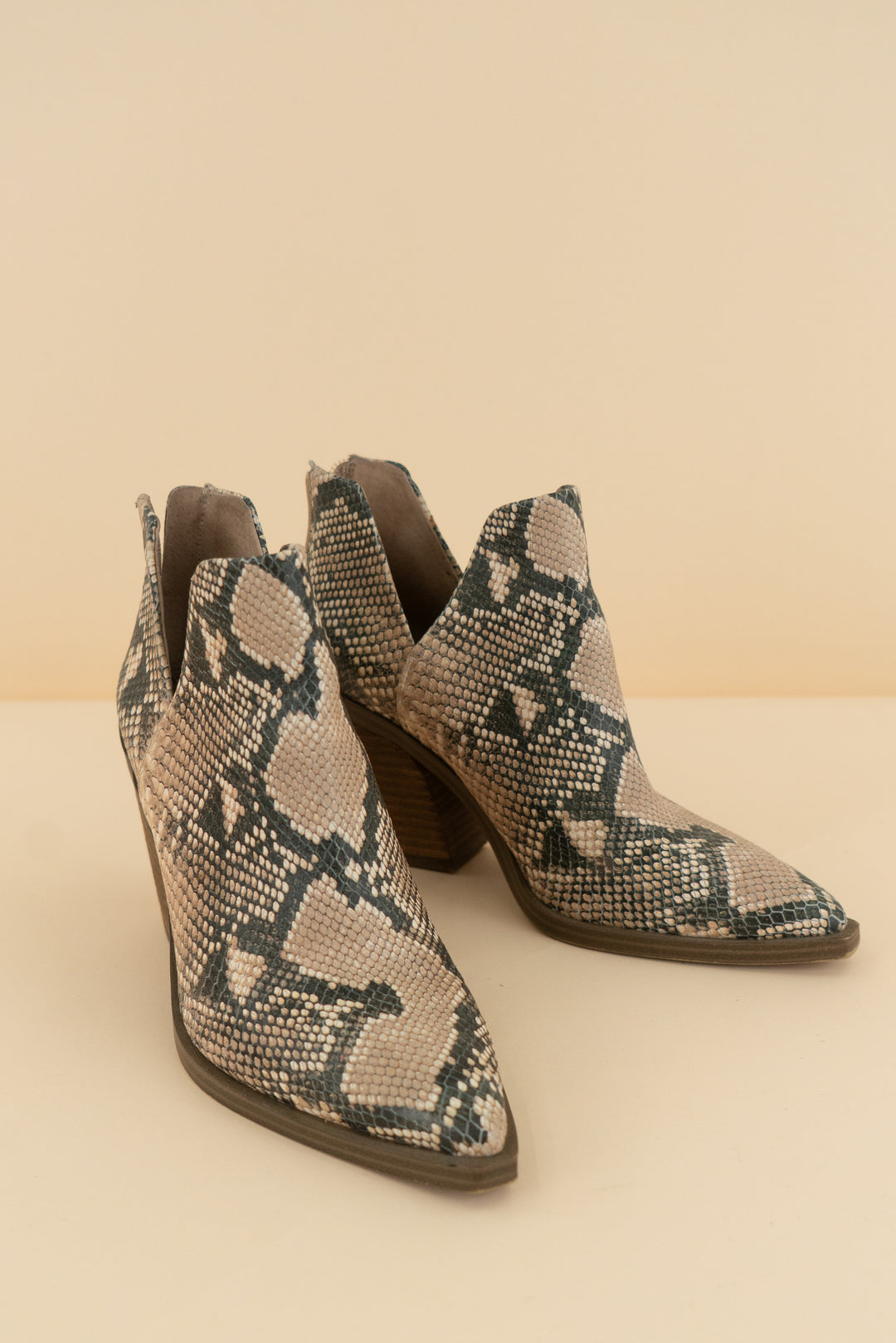 vince camuto snakeskin bootie zipper back (8; retail $189)