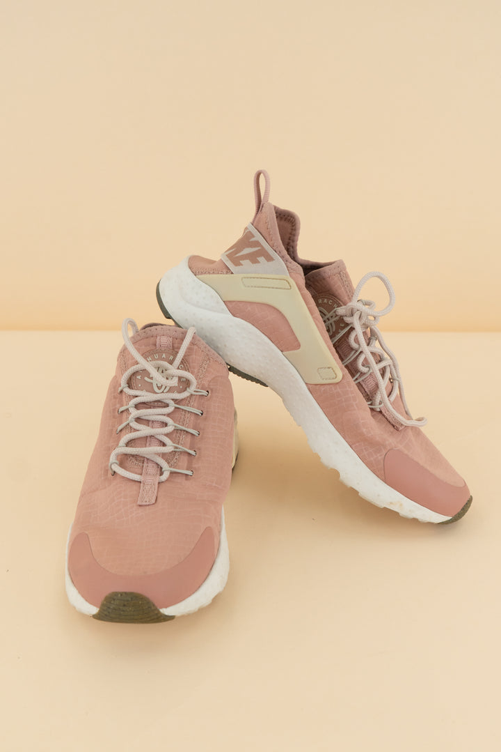 Nike blush & white tennis shoe (7.5)