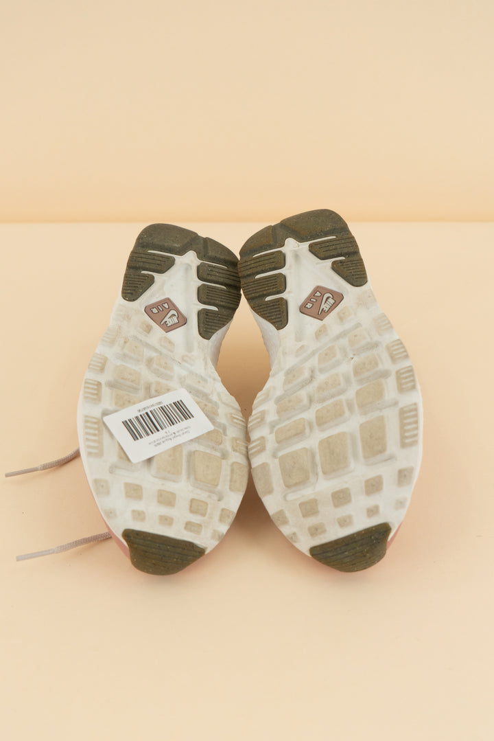 Nike blush & white tennis shoe (7.5)