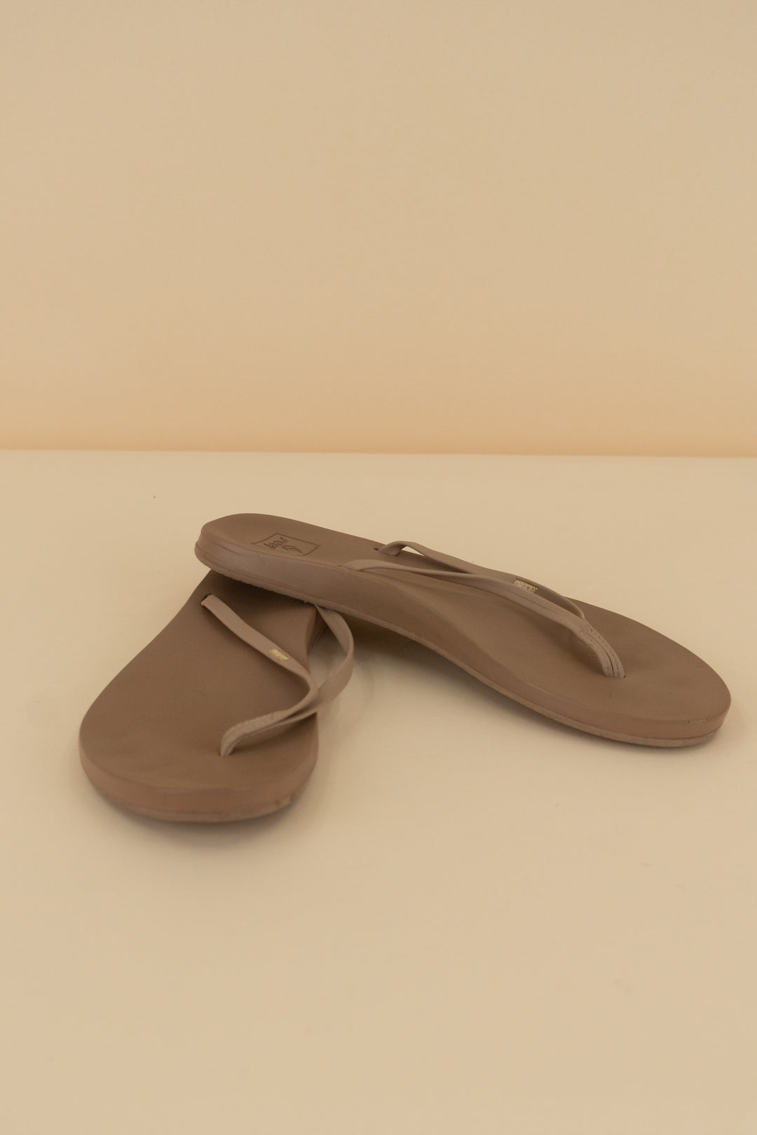 reef tan flip flop sandal (9)