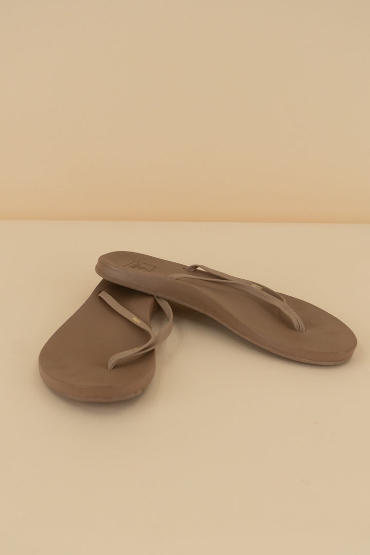 reef tan flip flop sandal (9)