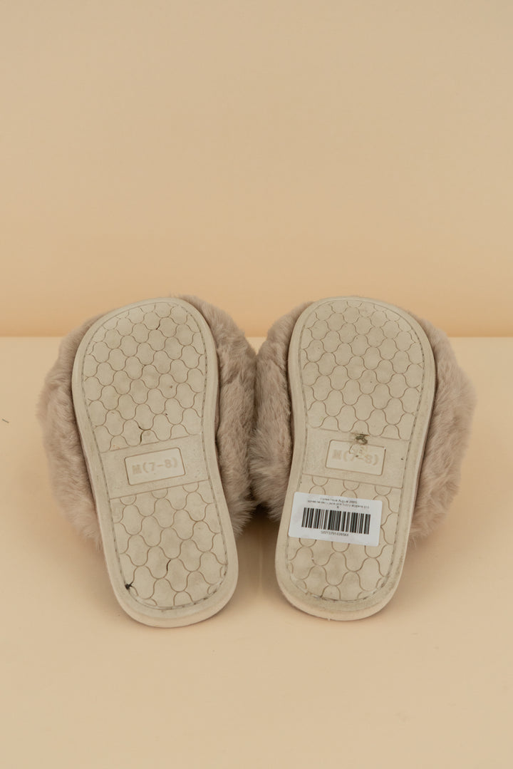 apres be cozy pale pink fuzzy slippers (m)
