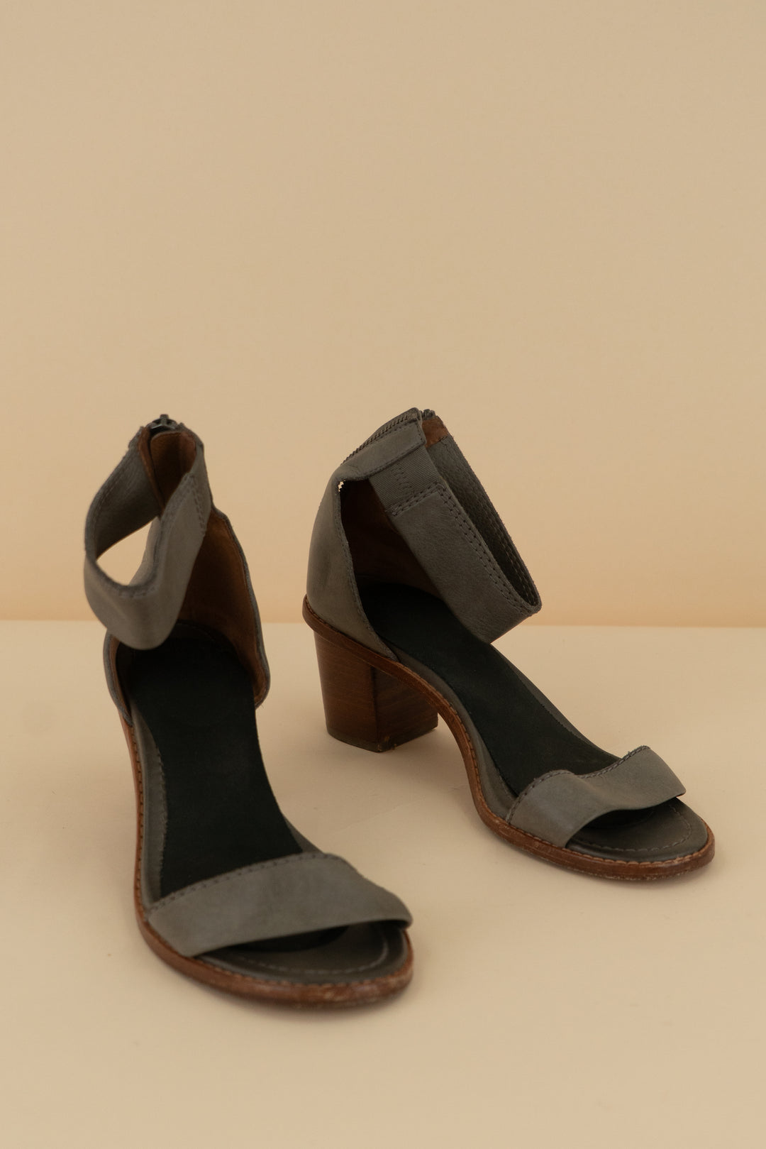 frye dark grey heel (9)