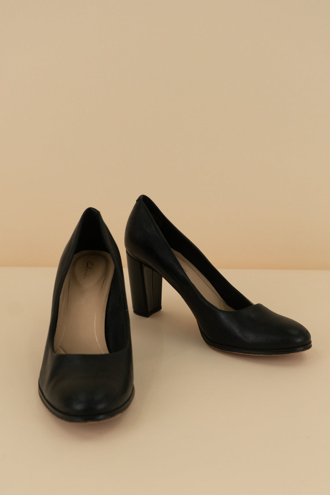 clarks black leather heel (9.5)