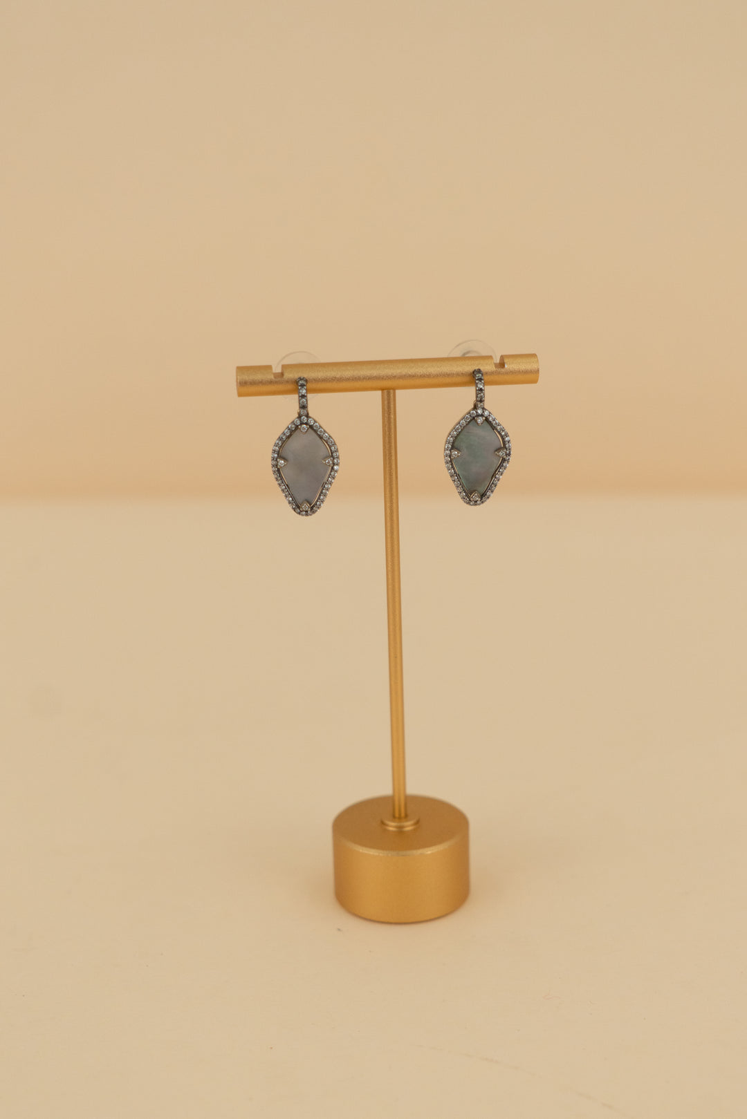 grey iridescent drop earrings (os)
