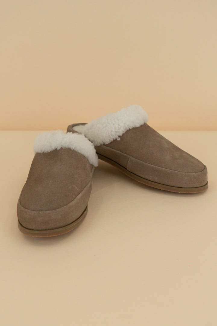 hari mari tia storm slip on mule nwt (7; retail $150)