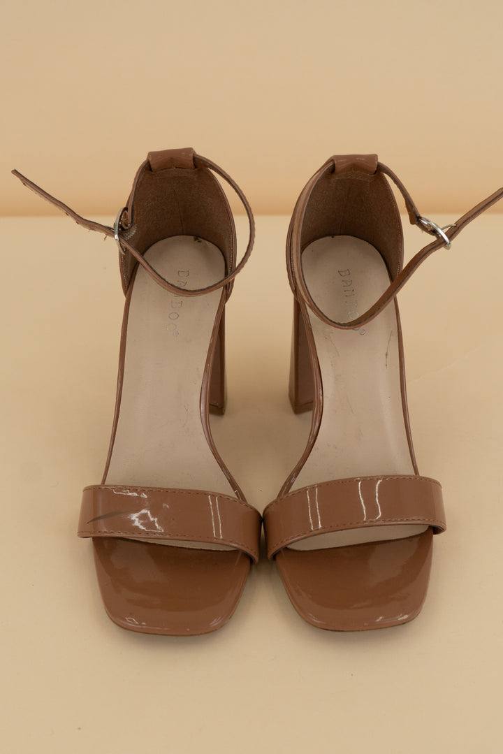 bamboo tan patent heel (6.5)