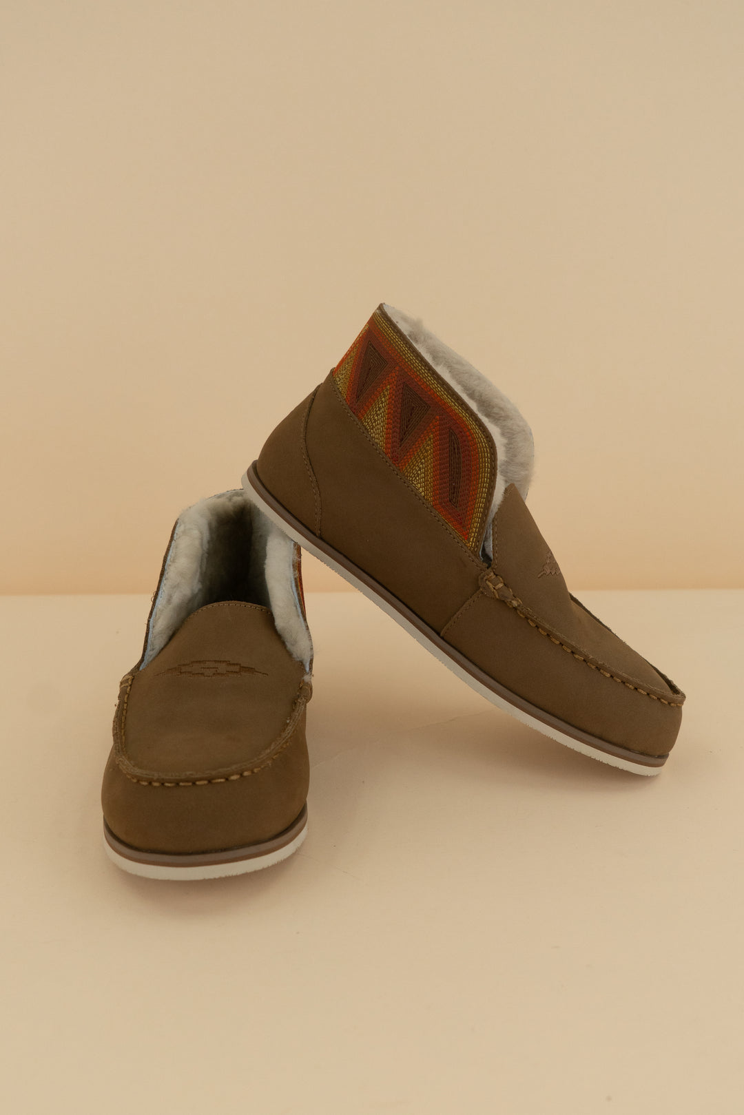 hari mari aztec slipper nwt (7; retail $180)