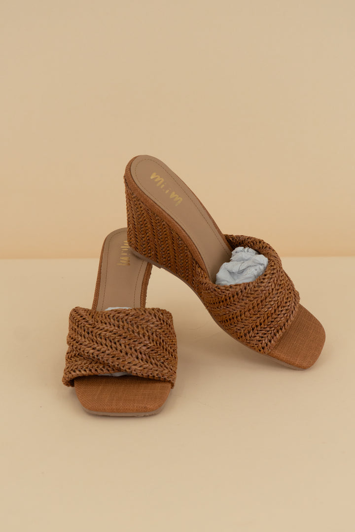 miim dark raffia wedge nwt (7)