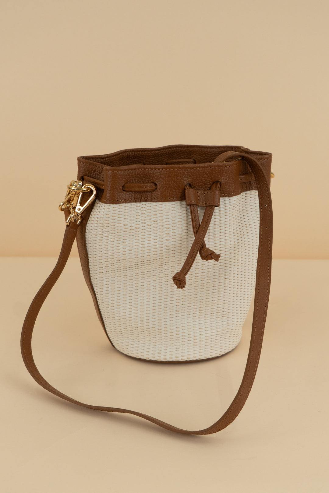 gigi new york ivory/brown weave bucket bag