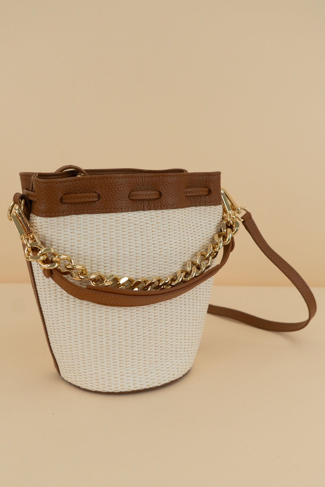 gigi new york ivory/brown weave bucket bag