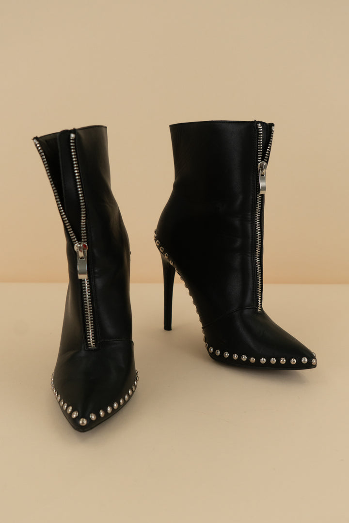 wild diva lounge black front zip stud boot (6.5)