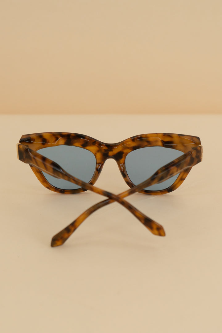ryan simkhai brown tortoise shell cat eye sunglasses with blue lens nwt (os)