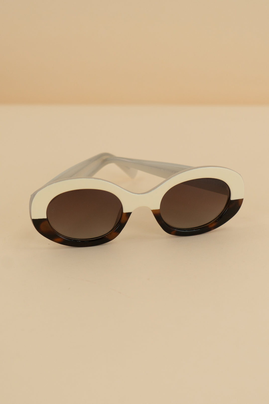 ryan simkhai white & tortoise colorblock oval sunglasses nwt (os)