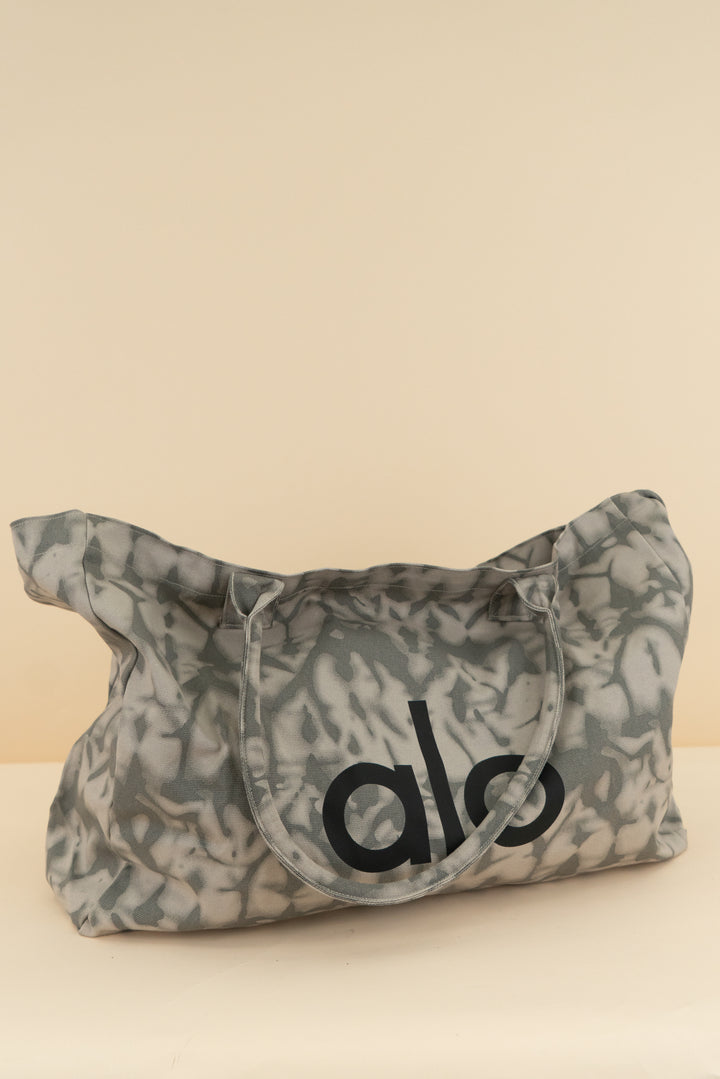 alo yoga large grey tie dye tote (os; retail $200)