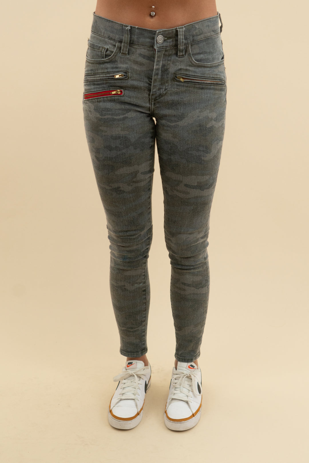 etienne marcel camo skinny jeans (26; retail $228)