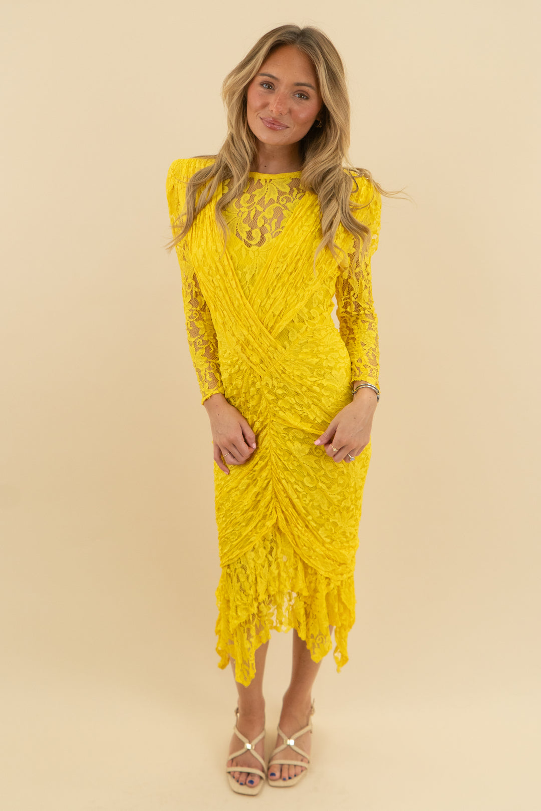 vibrant yellow lace ruched midi (s)