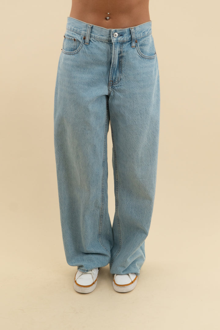 abercrombie & fitch light wash the ultra loose low rise jeans (26)