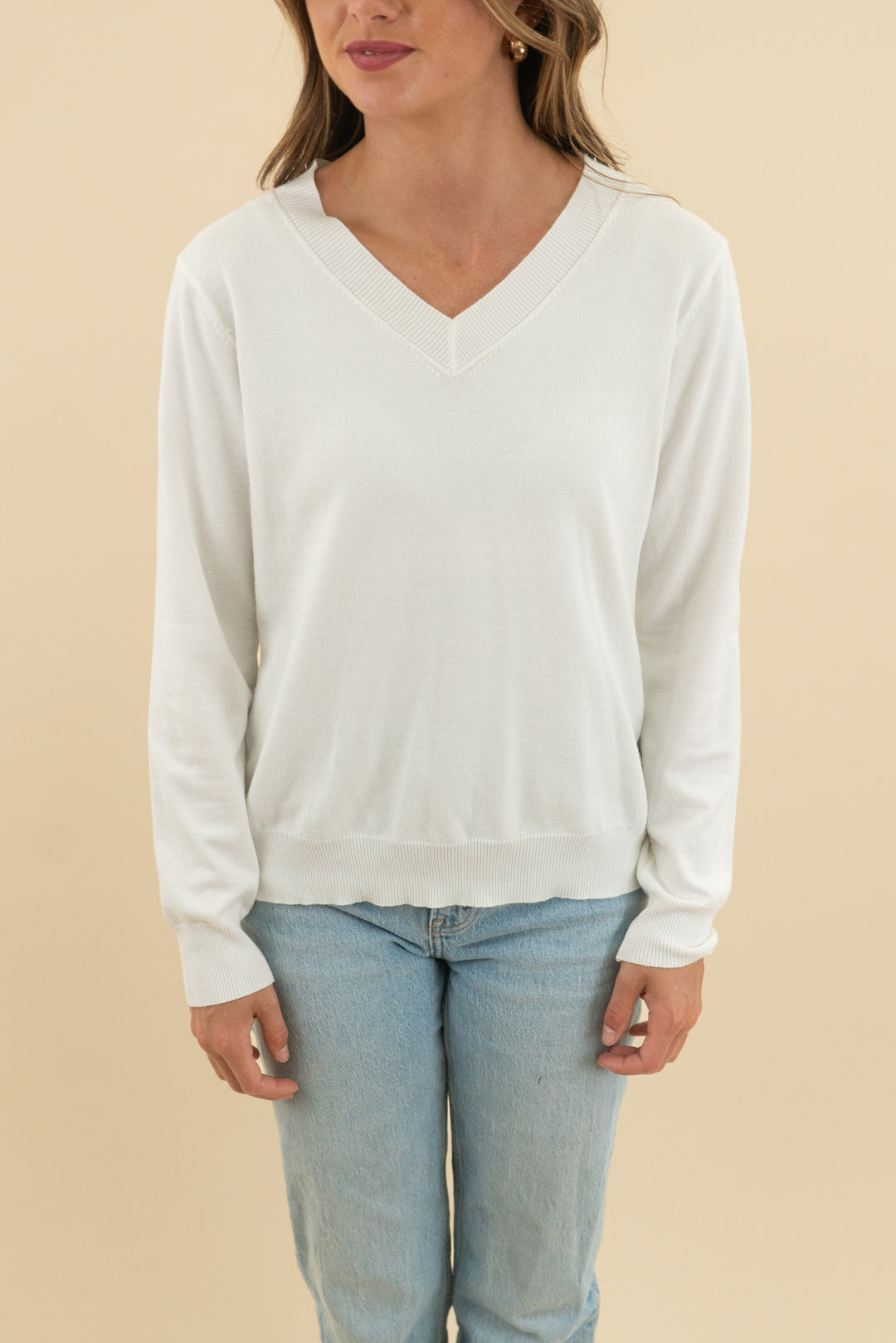 jj perfection white v neck long sleeve knit top (m)
