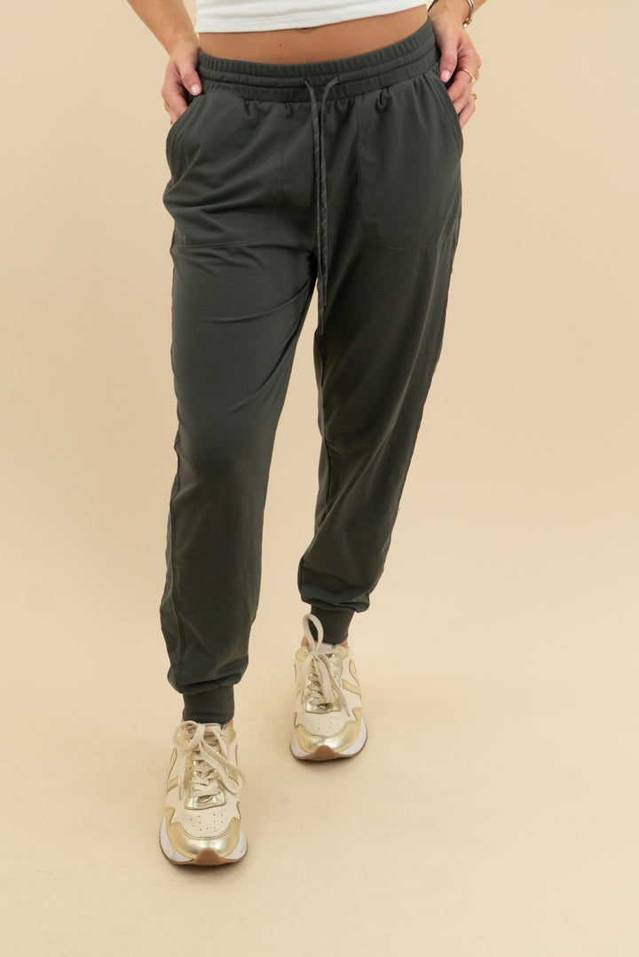 dark grey cropped jogger (m)