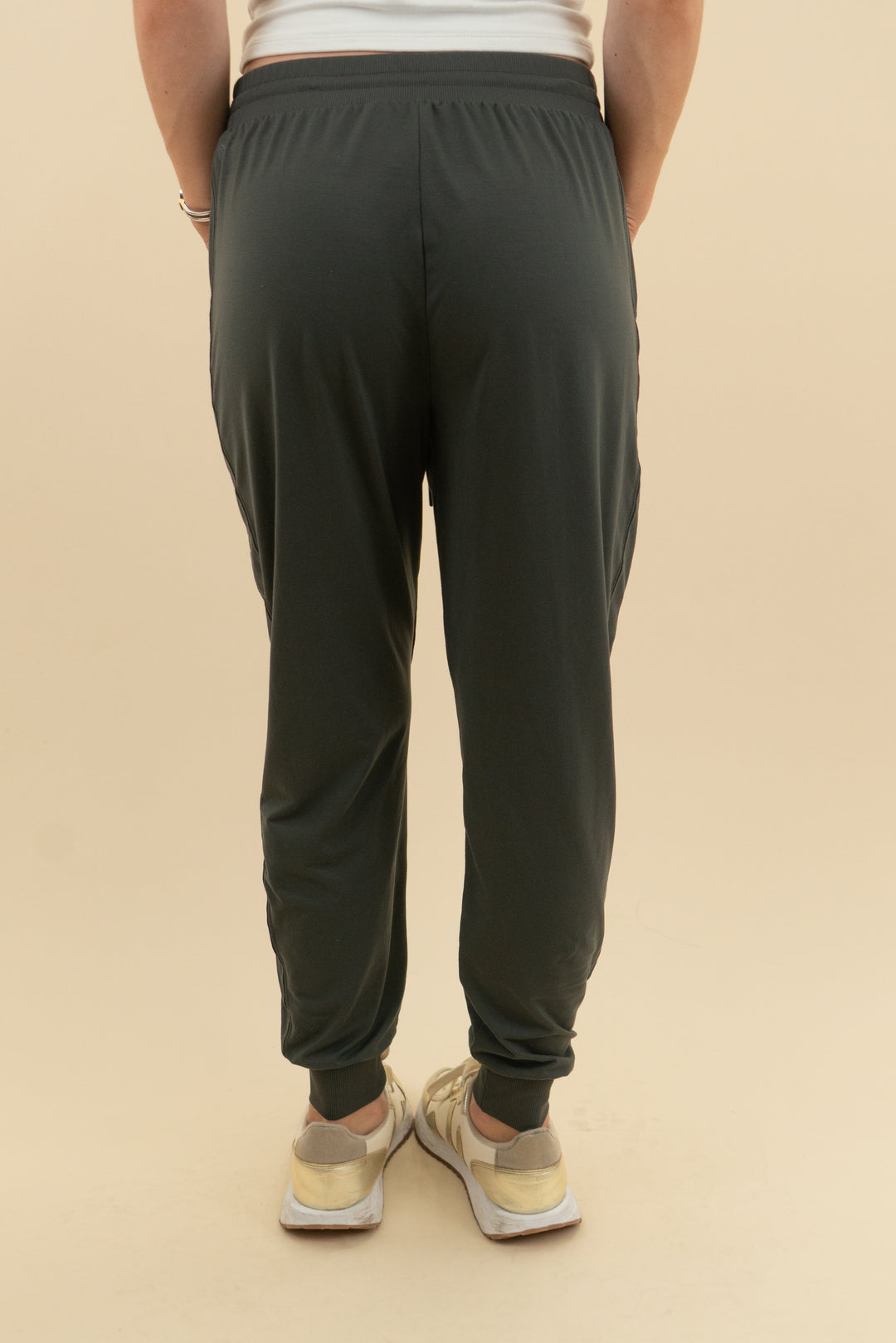 dark grey cropped jogger (m)