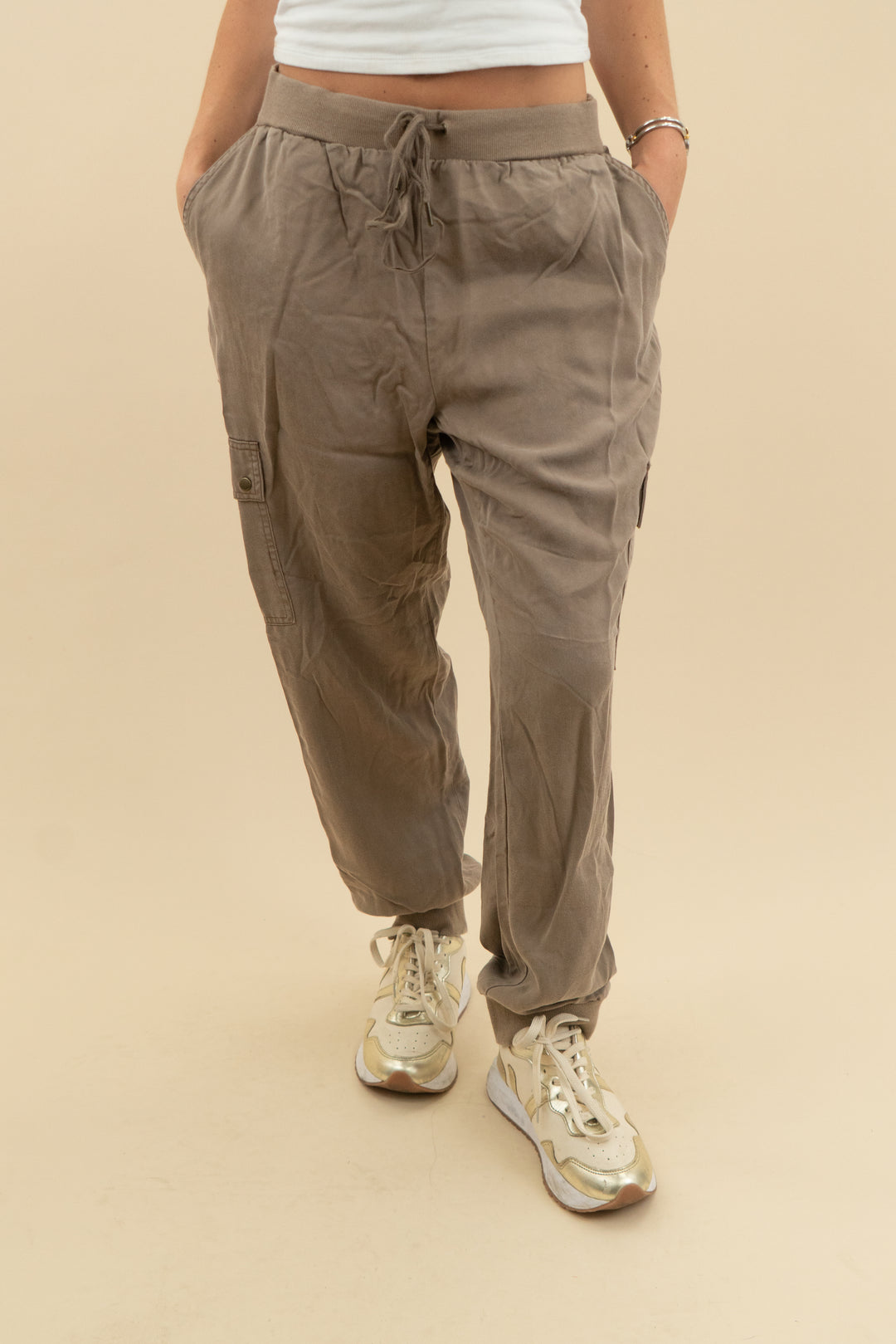 good hart taupe cargo jogger (m)