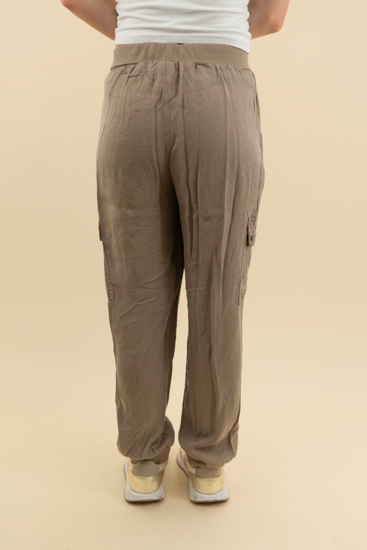 good hart taupe cargo jogger (m)