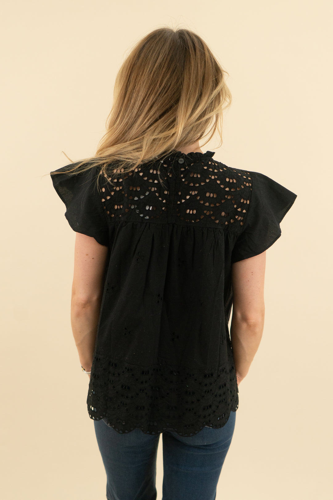 time & tru black eyelet top (m)