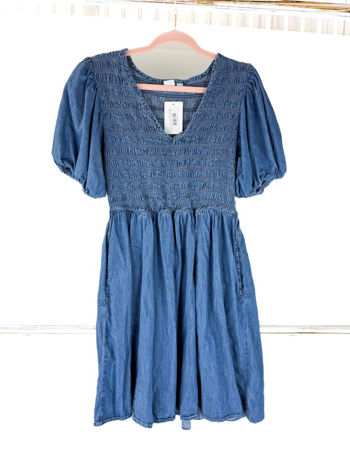 gap smocked chambray dress (L)