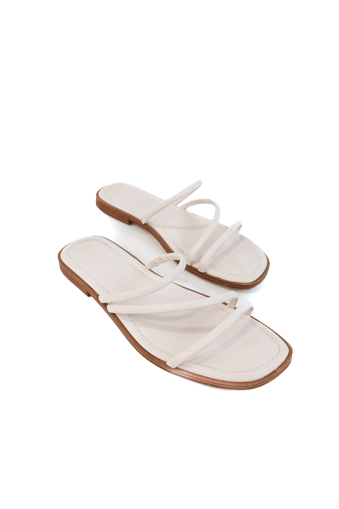 Universal Thread white strappy sandals (10)