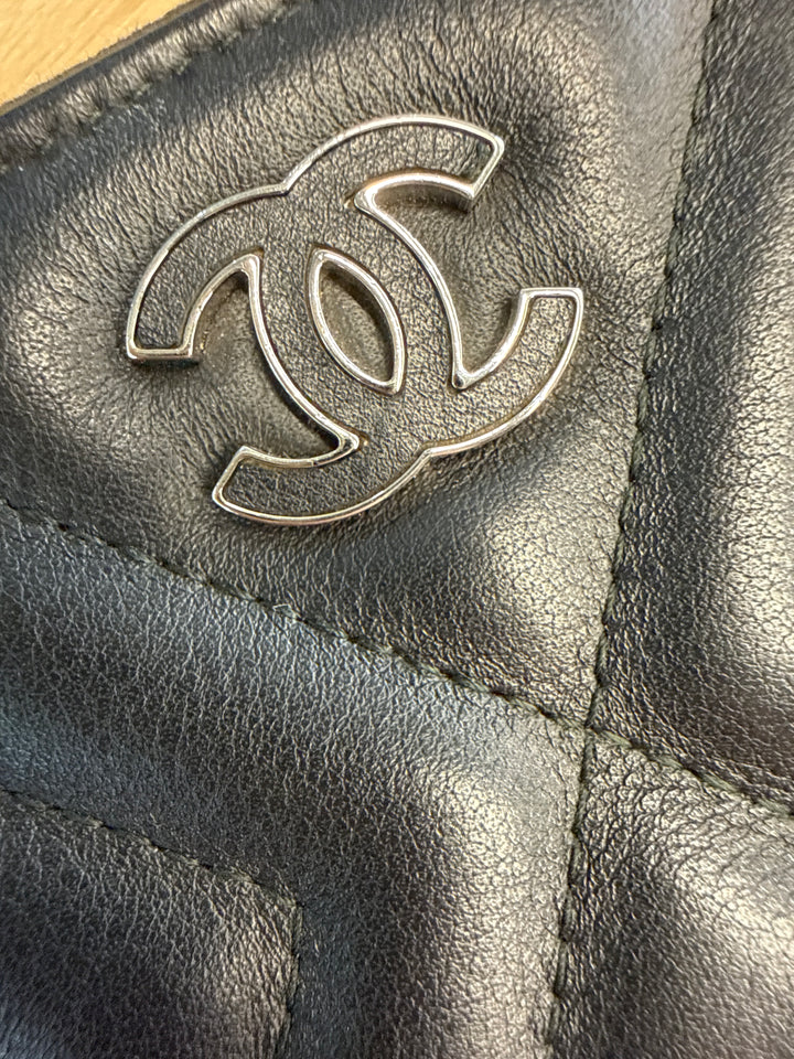 Chanel Black Double Zip Wallet on Chain (est. retail $5,600)