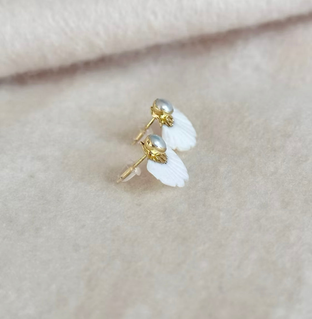 Easton Elle Mother of pearl earrings