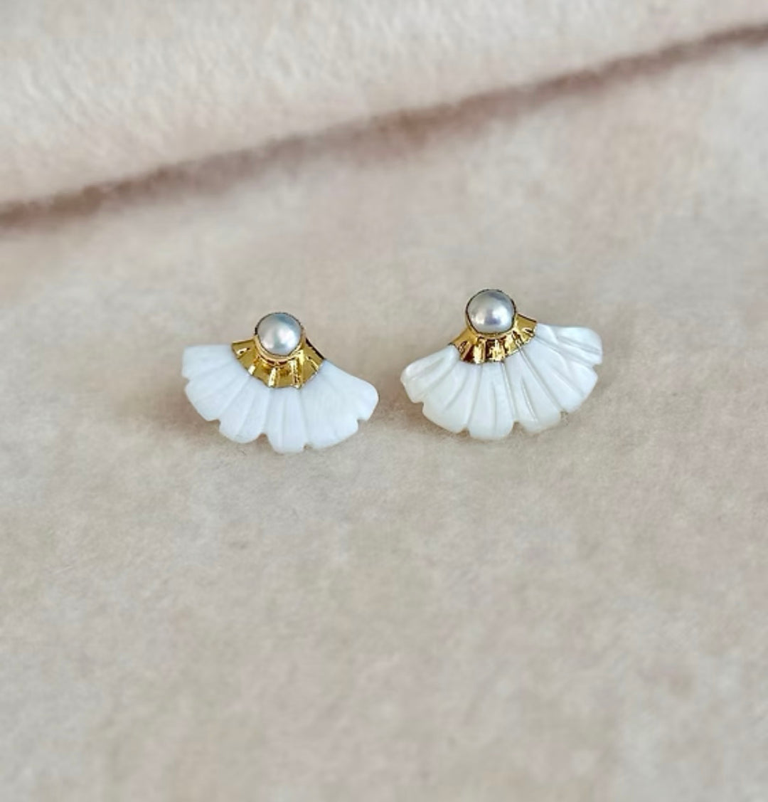 Easton Elle Mother of pearl earrings
