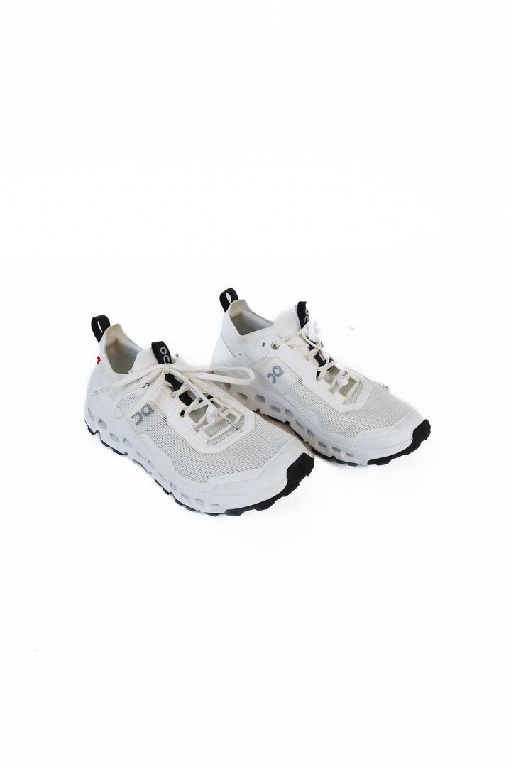 On Cloud White Sneakers (8.5)