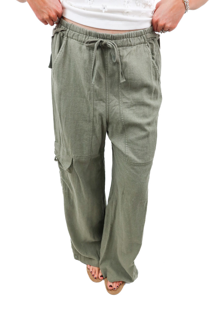 Pilcro green linen cargo pants NWT (M)