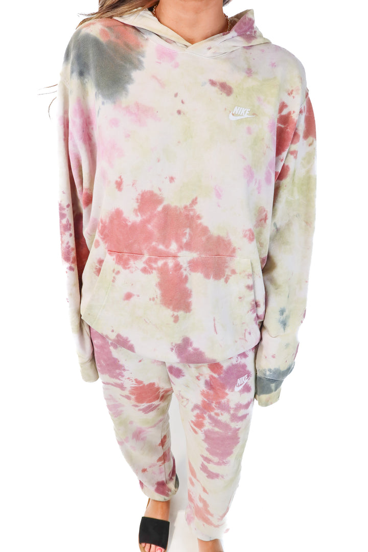 nike colorful tie dye lounge set (XL; retail $145)