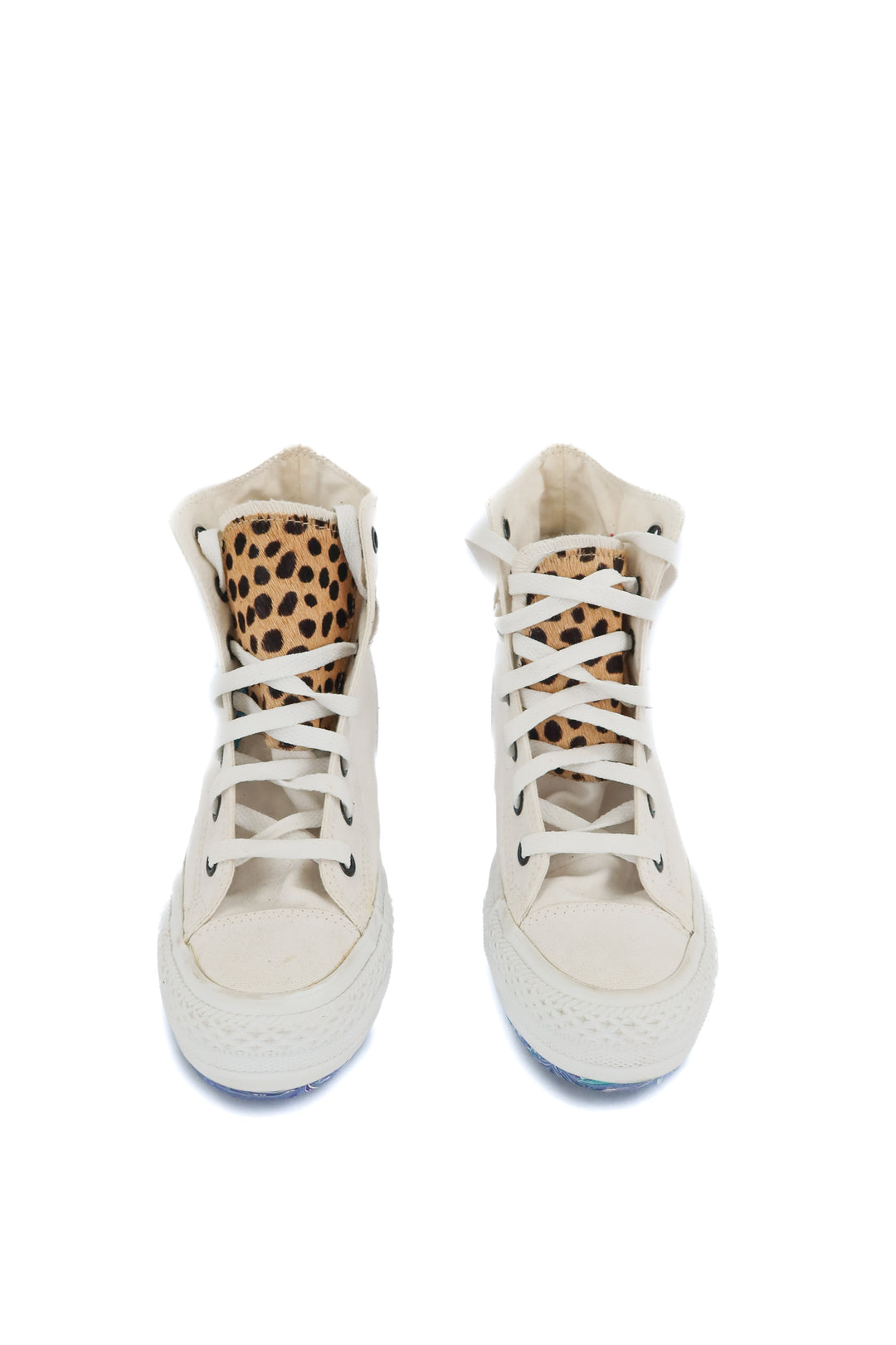 converse white sneakers with lip embroidery (7; retail $150)