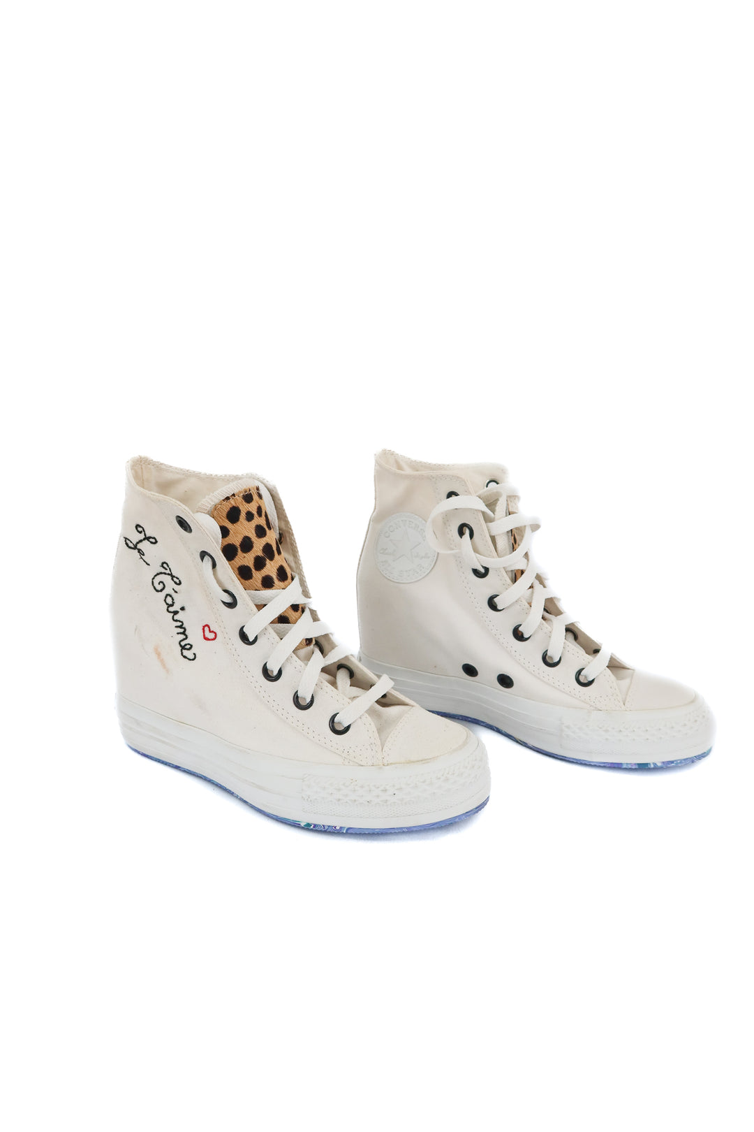 converse white sneakers with lip embroidery (7; retail $150)