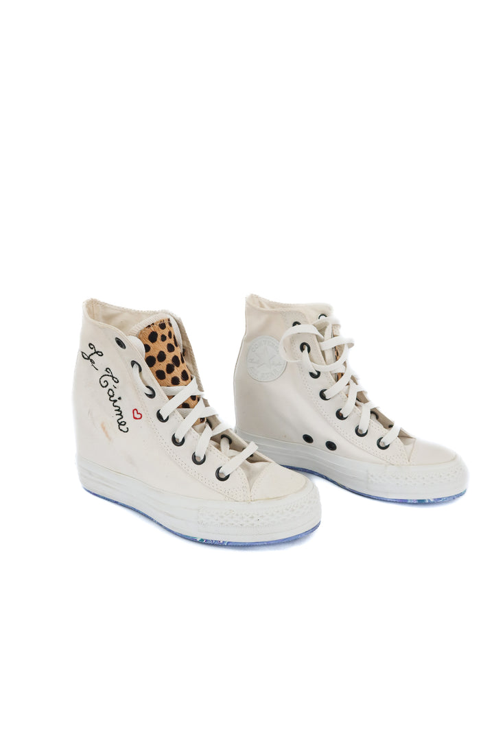 converse white sneakers with lip embroidery (7; retail $150)