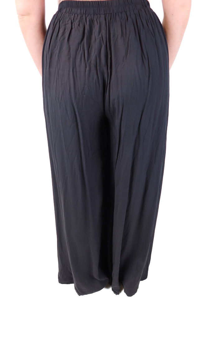 jmp the label black wide leg jeans (M)