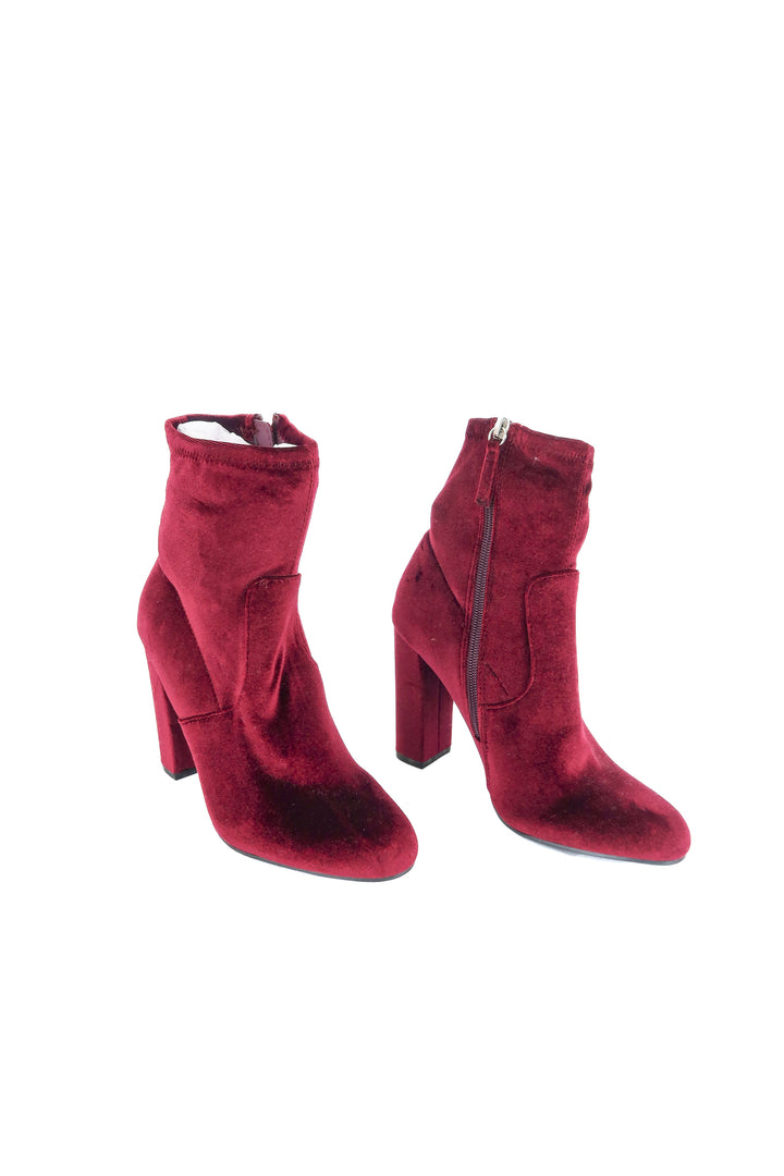 steve madden maroon velvet ankle booties (7)