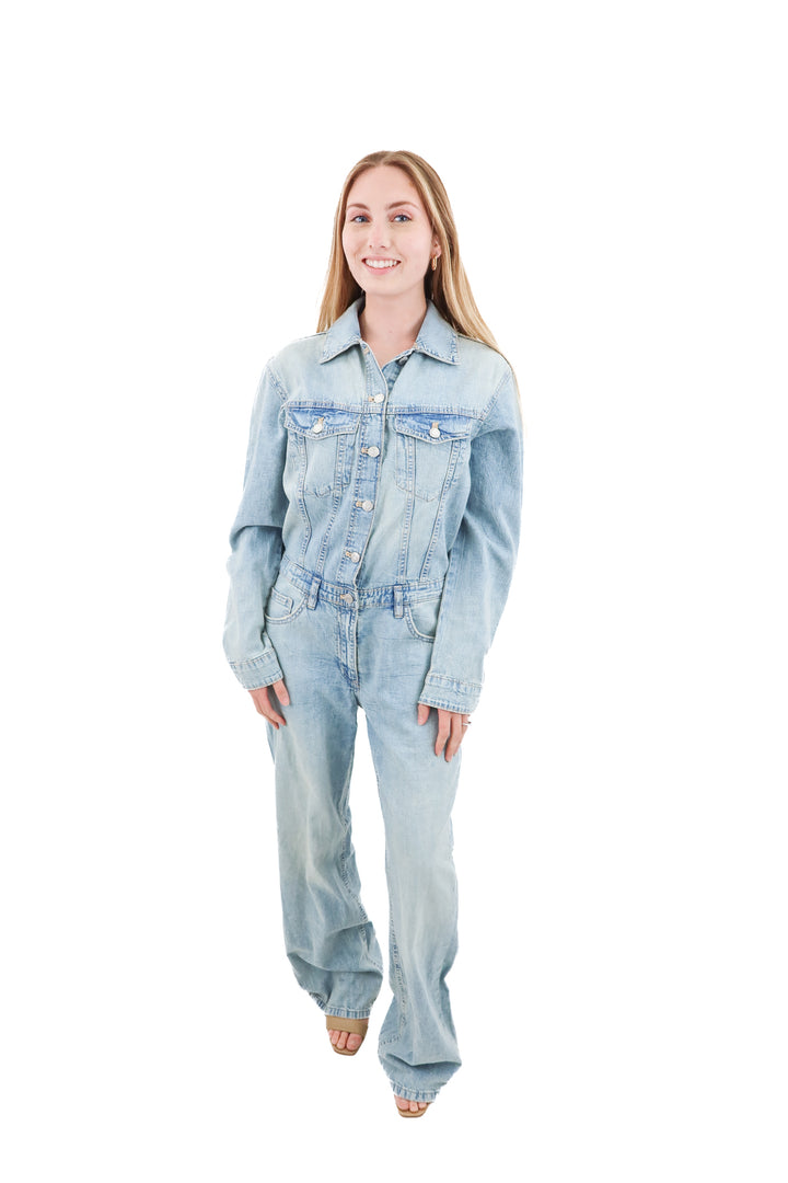 zara light wash denim jumpsuit (xs)