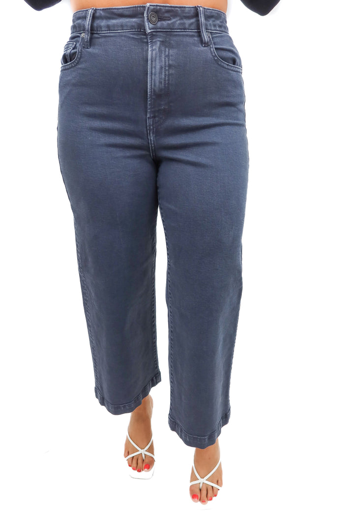 hidden dark grey straight leg jeans (28; retail $69.99)