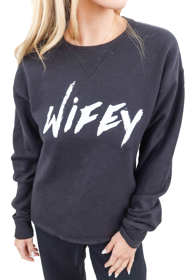 wifey black crewneck (s)