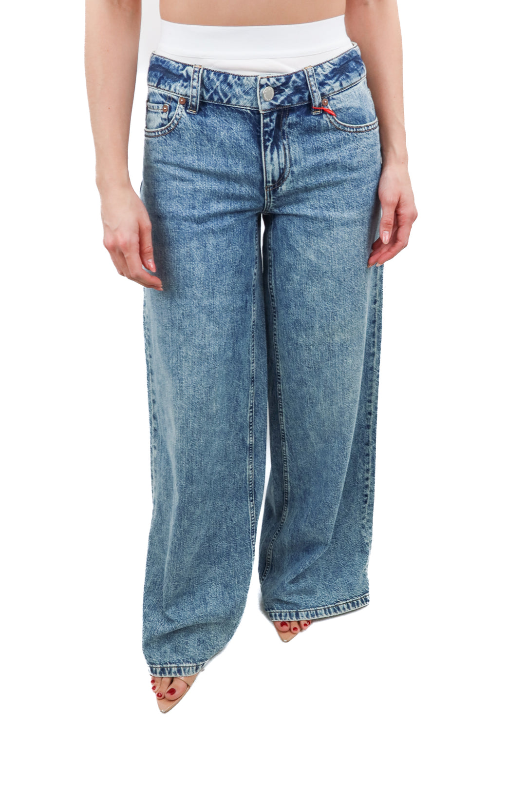 Alice & Olivia harlow vintage blue light wash jeans NWT (25; retail $395)