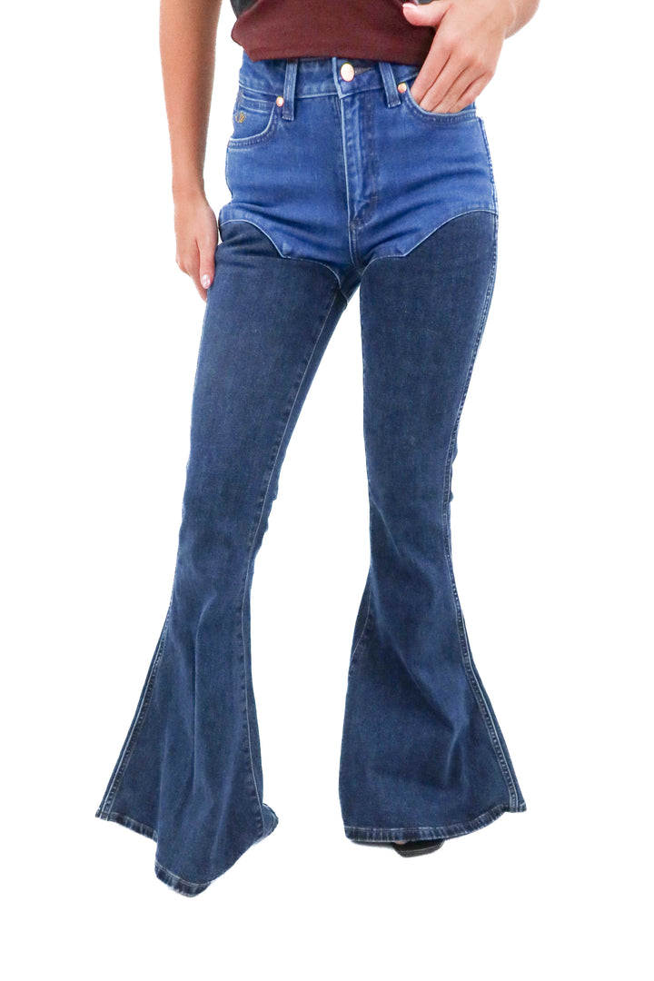 wrangler x lainey wilson bell bottom jeans NWT (25x34; retail $125)