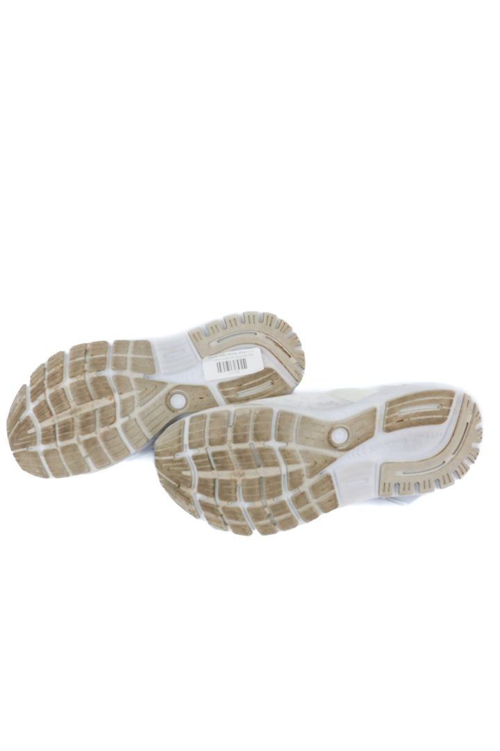 Brooks white athletic shoes (11)